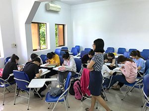日本語専攻での授業の写真