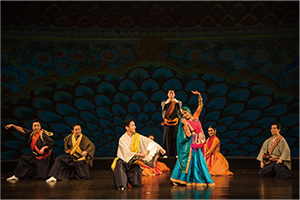 日本舞踊グループ「五耀會」とインドの伝統舞踊家・音楽家との共演の写真