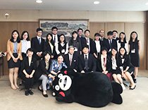 熊本県蒲島知事特別講義（くまモンの政治経済学等について）の写真
