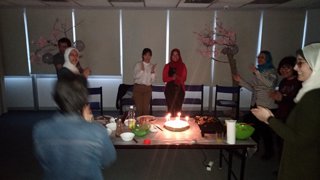 Picture of farewell party for previous Japanese-Language Specialist Ms. Sakemi.