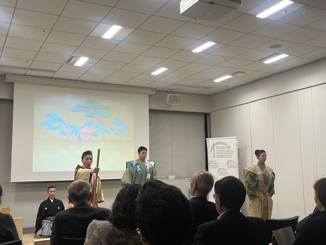 JF本部の一室にて、和泉淳子による狂言の舞台。