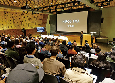 Photo of a symposium at the Syracuse University, U.S. held with Hiroshima atomic bomb　survivor Keiko Ogura