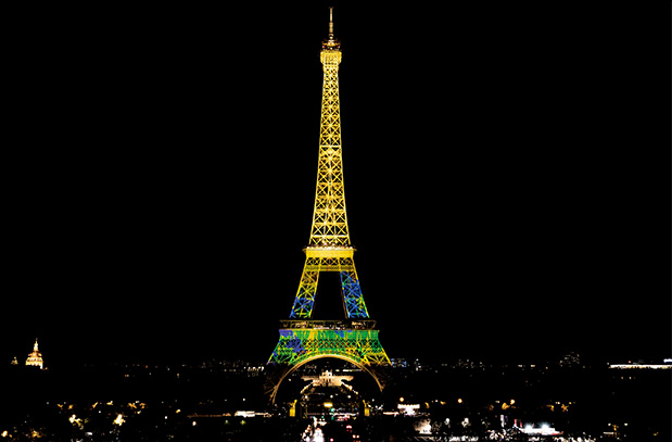 Photo of Eiffel Tower Special Light-Up – Eiffel Tower Dressed in Japanese Lights