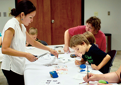 Photo of JOI 15 Coordinator Airi Yamamoto (Murray State University in the state of Kentucky) at a local workshop