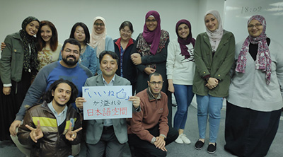 Photo of participants at the Japanese-Language Teacher Training Course at the Japan Foundation, Cairo and a Japanese-Language Senior Specialist