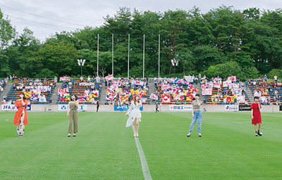 Photo of Little Glee Monster singing at the ASIAN ELEVEN match