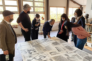 Photo of visiting TOYA Shigeo’s studio