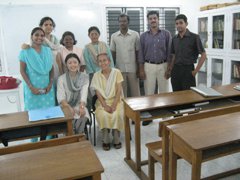 Photo of Makiko Ikeda with students at Indo-Japan Chamber of Commerce & Industry 