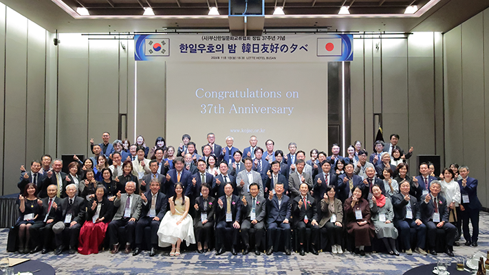 Group photo at the venue