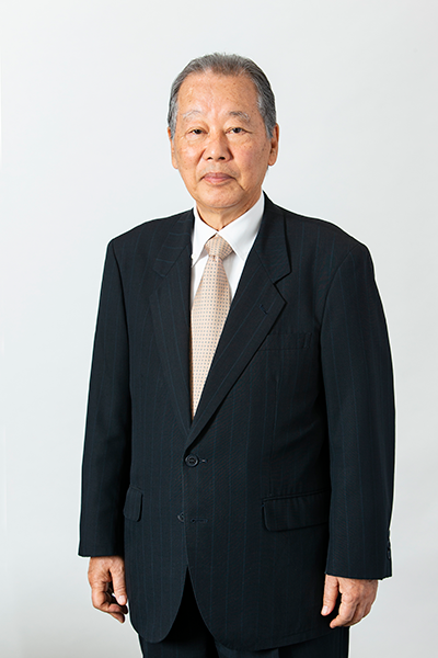 Portrait of Soichiro Fukutake looking straight ahead