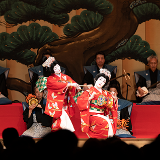 「日本舞踊」パリ公演で踊る、坂東はつ花さんの写真