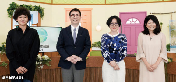 写真右から白井智子氏、伊藤亜紗氏、福岡伸一氏、鈴木暁子氏の写真