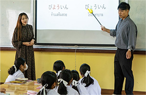 現地の日本語授業をサポートしている日本語パートナーズの写真