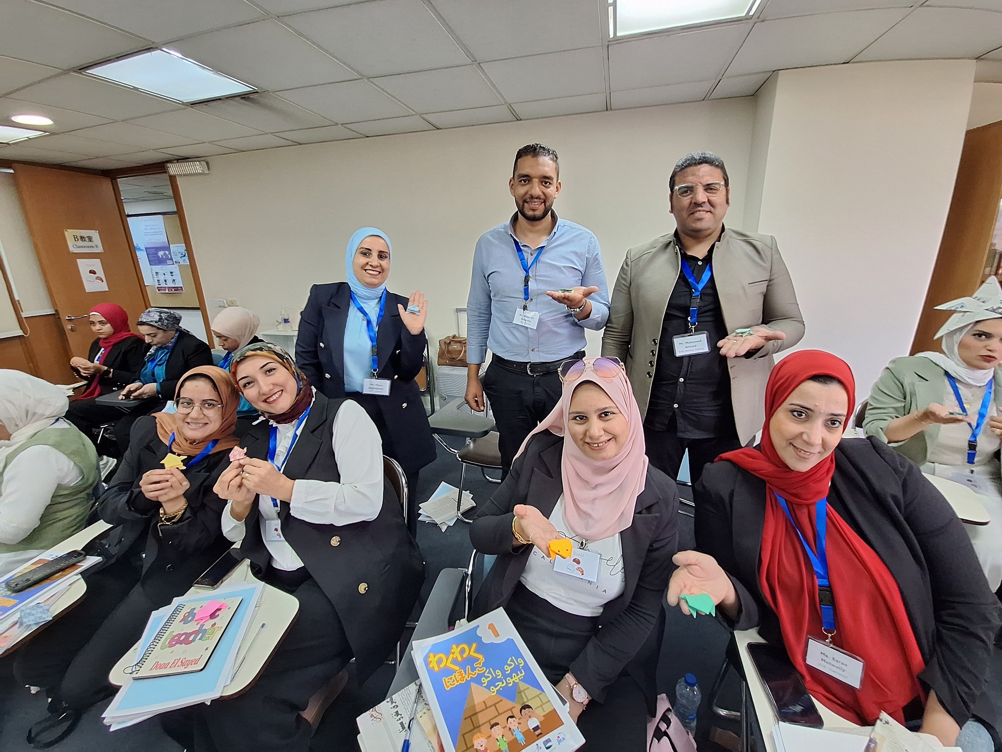 文化体験(折り紙)の様子