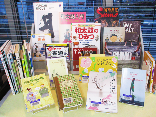 Books about [Japanese traditional culture] are lined up on the table and bookshelves.