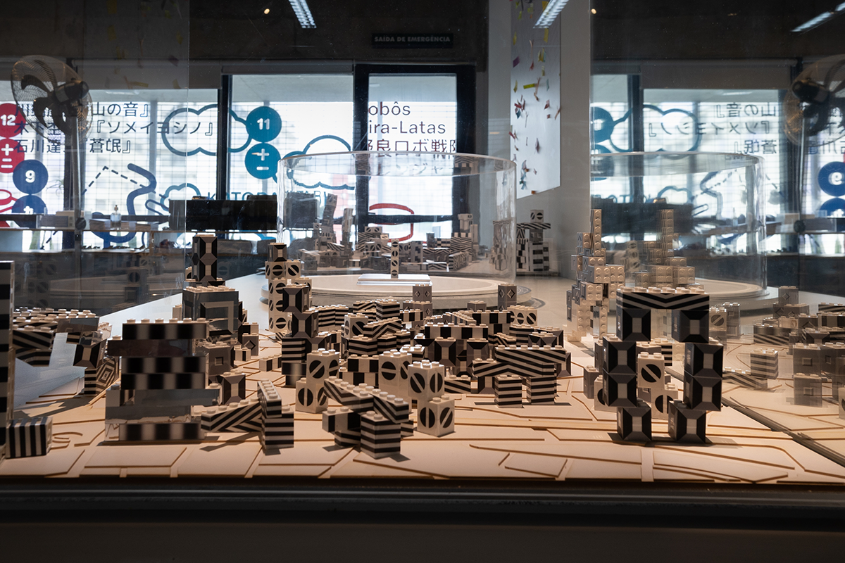 会場内に設営された立体造形物