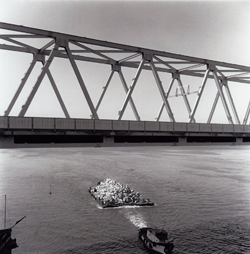 Photo titled Higashi Kasai 9 Chome Arakawa bridge 1988, taken by Toshimi Kamiya