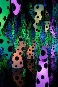 Yayoi Kusama: Photo of "LOVE IS CALLING"