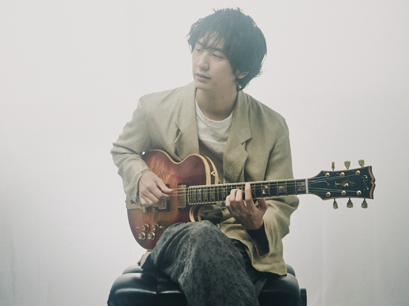 ギターを弾いている出演アーティストSTEREO CHAMP氏