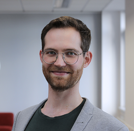 ヤニス・ブルクハルト氏のポートレート