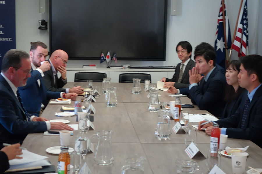 Exchange of opinions between three Japanese fellows and USSC experts