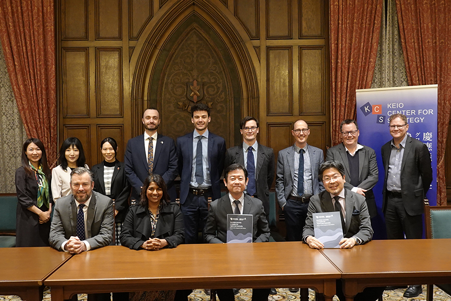 Group photo of Japanese fellows and related personnel
