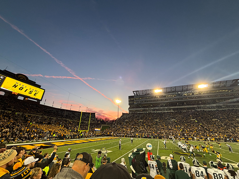 白熱しているアイオワ大学の試合の様子