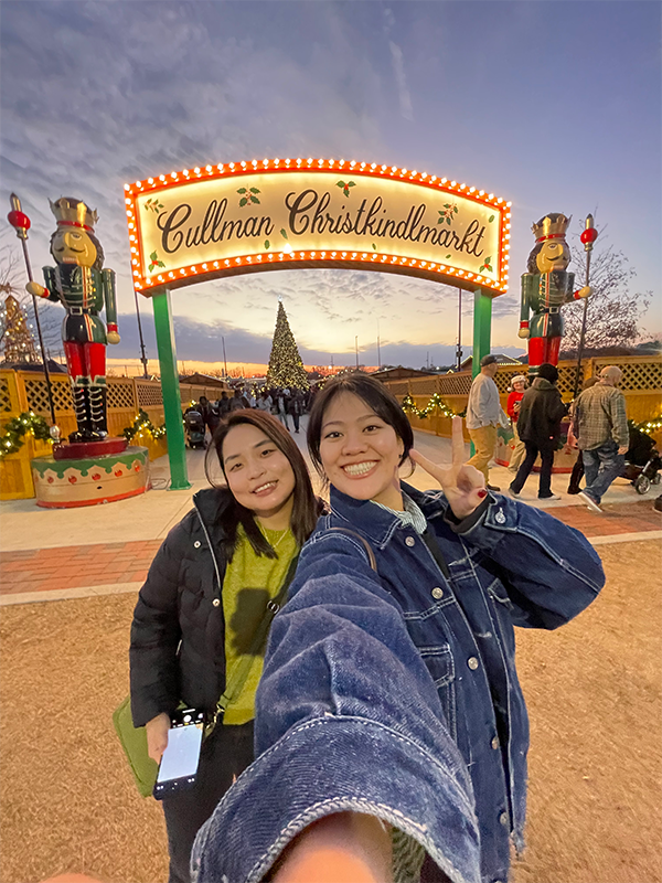 クリスマスに旅行したアラバマ州のバーミングハムで22期JOIコーディネーターの田口恵理さんとツーショット