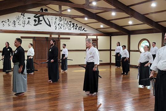 道場で整列している写真