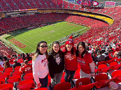 チーフスの試合会場でJOIの同期たちとの写真