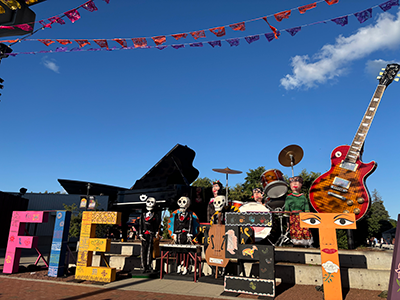 ヒスパニック系の文化を祝福するイベントMexican Fiestaの様子