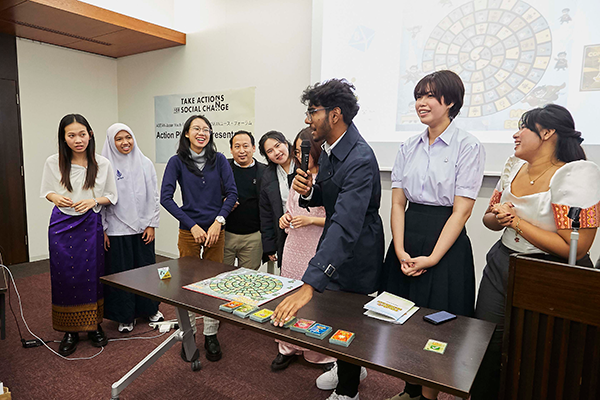 最終発表会で発表するグループ