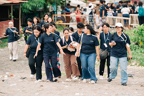 バセコ地区を訪問した参加者