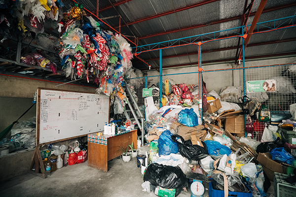 加工されるプラスチック