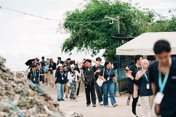 バセコ地区を歩く参加者たち