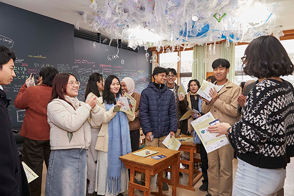 プラスクールで学びを深める参加者たちの様子