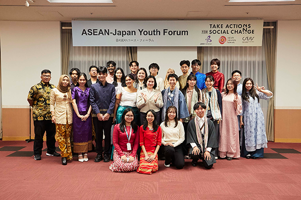 訪日研修の歓迎会で撮影した集合写真