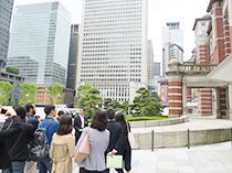 東京駅見学・ディスカッション（日本の学生と交流）の写真