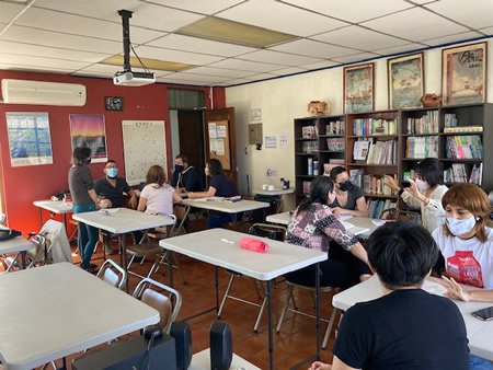 勉強会を行っている教室の写真