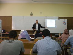 アレキサンドリアの講座で学ぶ受講生たちの写真