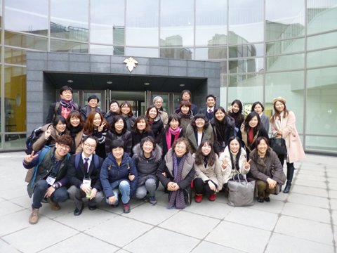 ソウル日本文化センターの教師研修：教室を飛び出した体験学習の写真