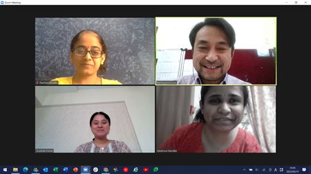インドの大学教師とのオンラインでの勉強会の写真
