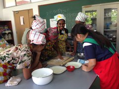 Picture of Japanese junior high school students teach how to make udon