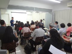 教師研修を実施している様子