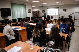 The picture of a Japanese mini-lesson in Albania