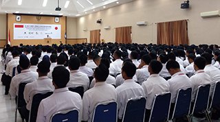 第13期開講式 これからがんばるぞ!の写真