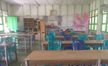 インドネシアの高校の教室の写真