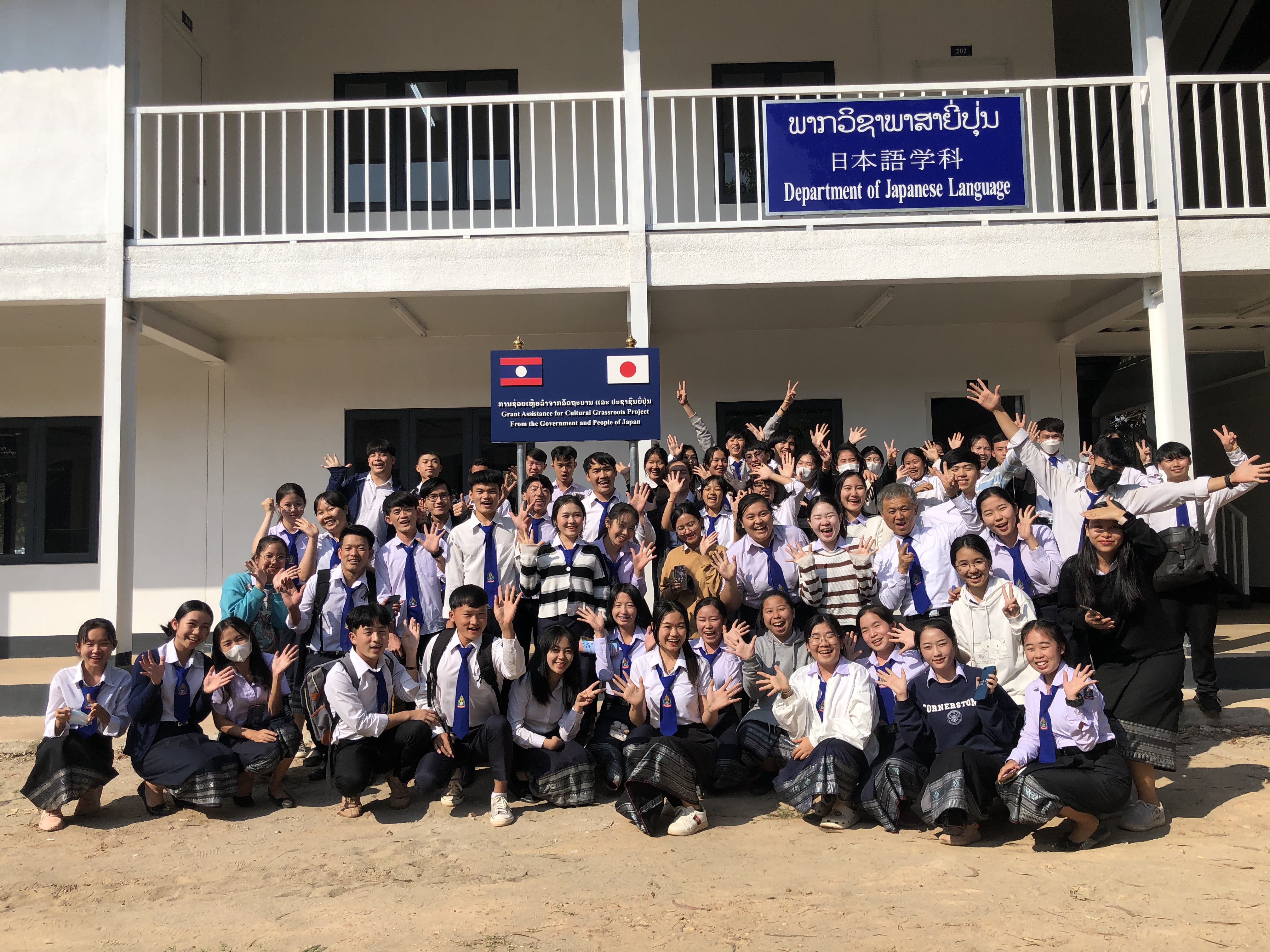 新校舎で学ぶ学生の写真