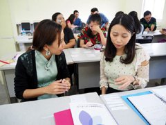 The picture of pair work in the training program for Japanese-language teachers