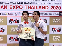 MANZAIコンテストで優勝したNP派遣校の二人の写真